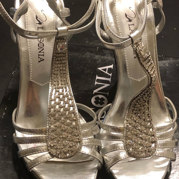 La Sonia High heel shoes .In original box! 8 1/2. - Picture 3 of 8